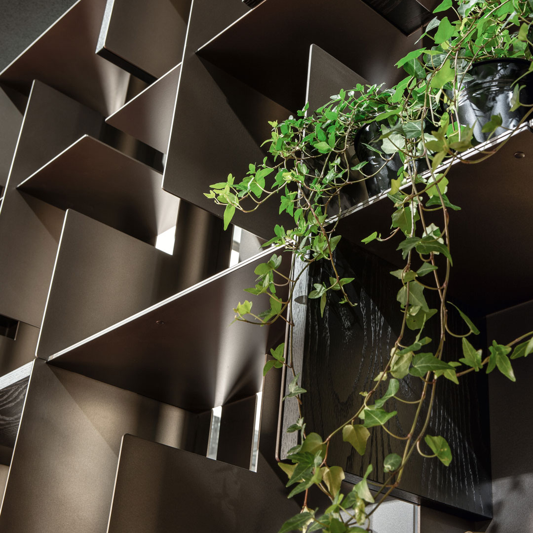 Self-supporting bookcases: a play of full and empty spaces. - Cantori