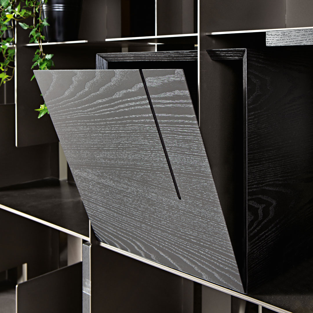 Self-supporting bookcases: a play of full and empty spaces. - Cantori