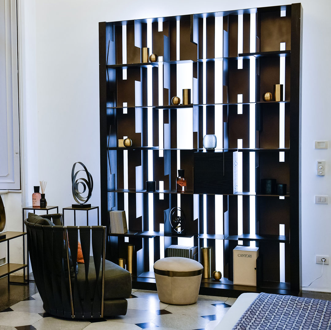 Self-supporting bookcases: a play of full and empty spaces. - Cantori