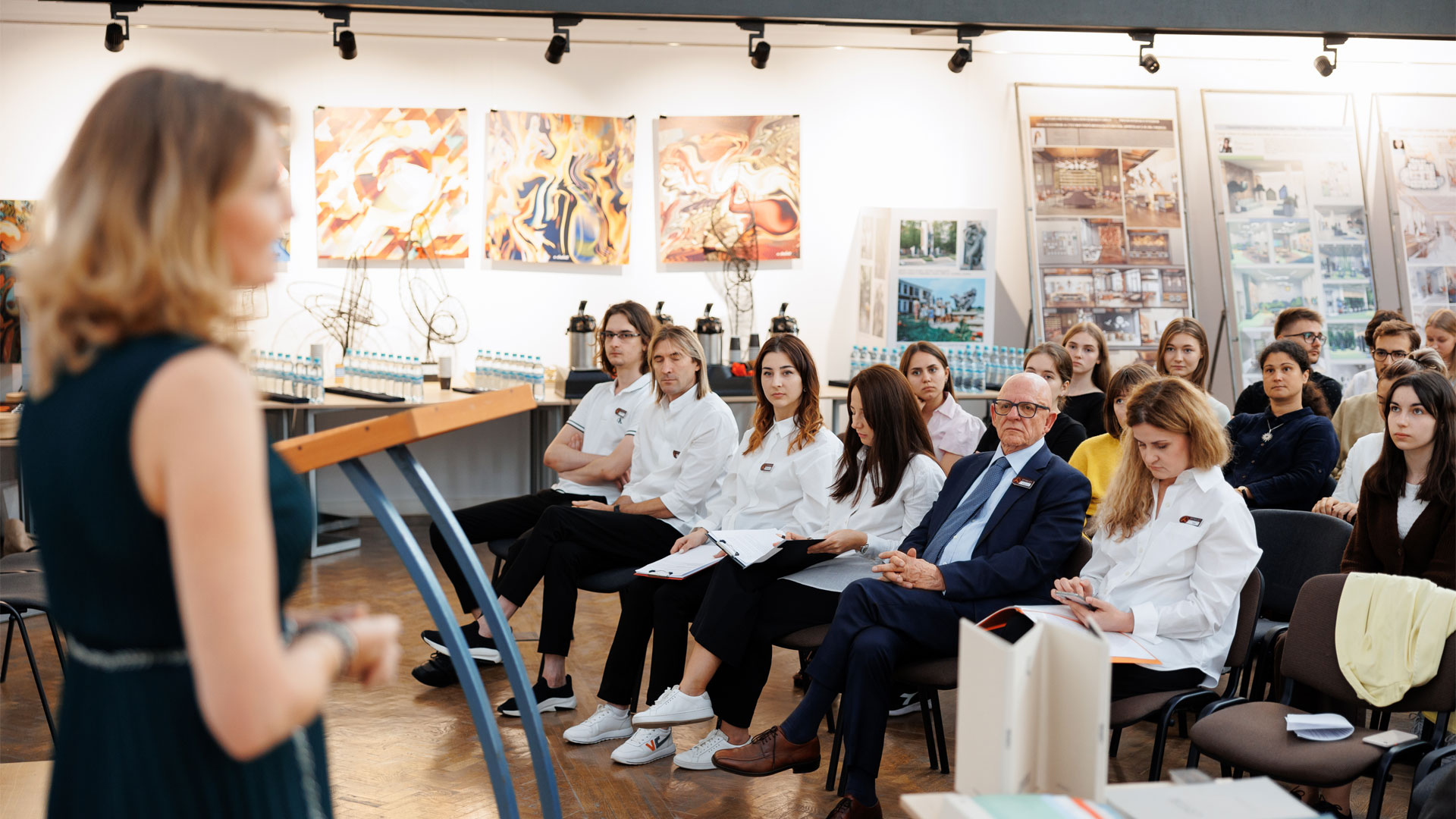 Cantori lancia il concorso "Design-concept at the mobilierului în stil Cantori” con l'Università di Chișinău (Moldavia) - Cantori
