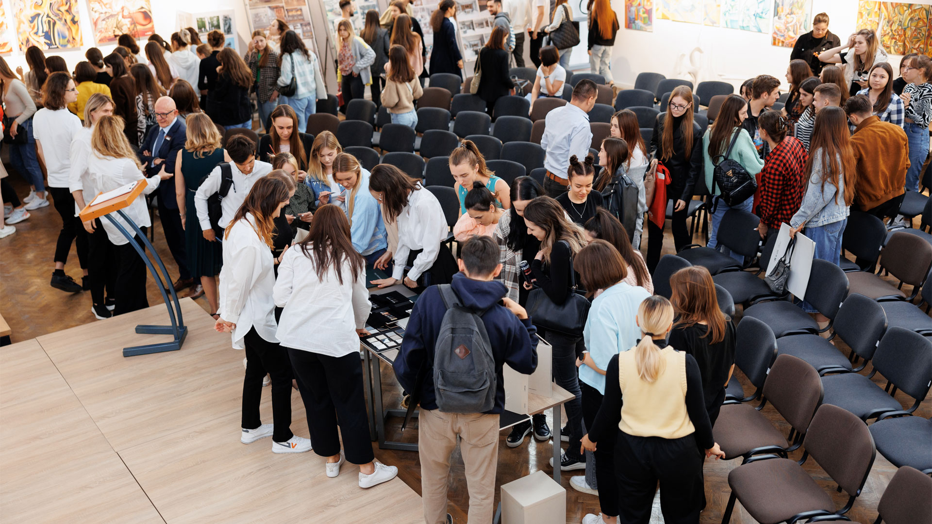 Cantori lancia il concorso "Design-concept at the mobilierului în stil Cantori” con l'Università di Chișinău (Moldavia) - Cantori